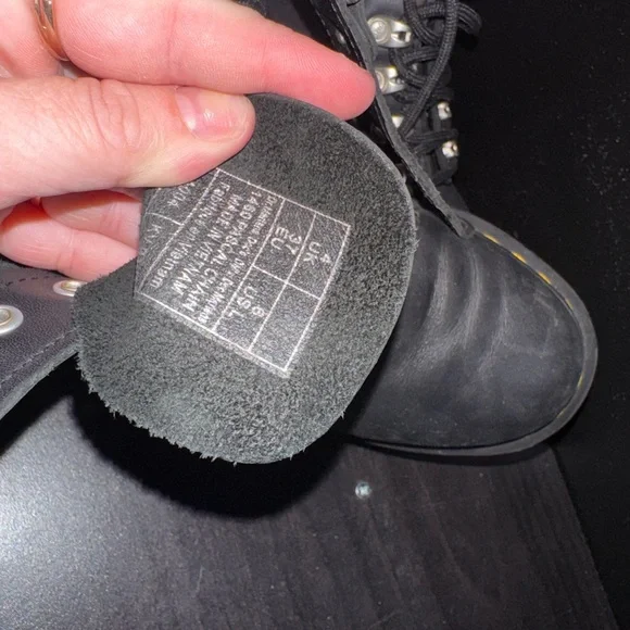 Dr. Martens Black Leather Boots with chain strap - Picture 4 of 4